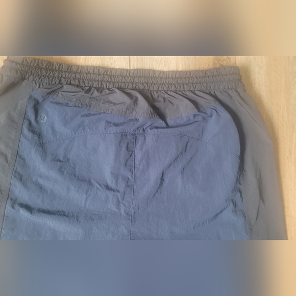 Lululemon Women’s Evergreen Track Pant Size 8 Color True Navy / Black - Picture 3 of 5